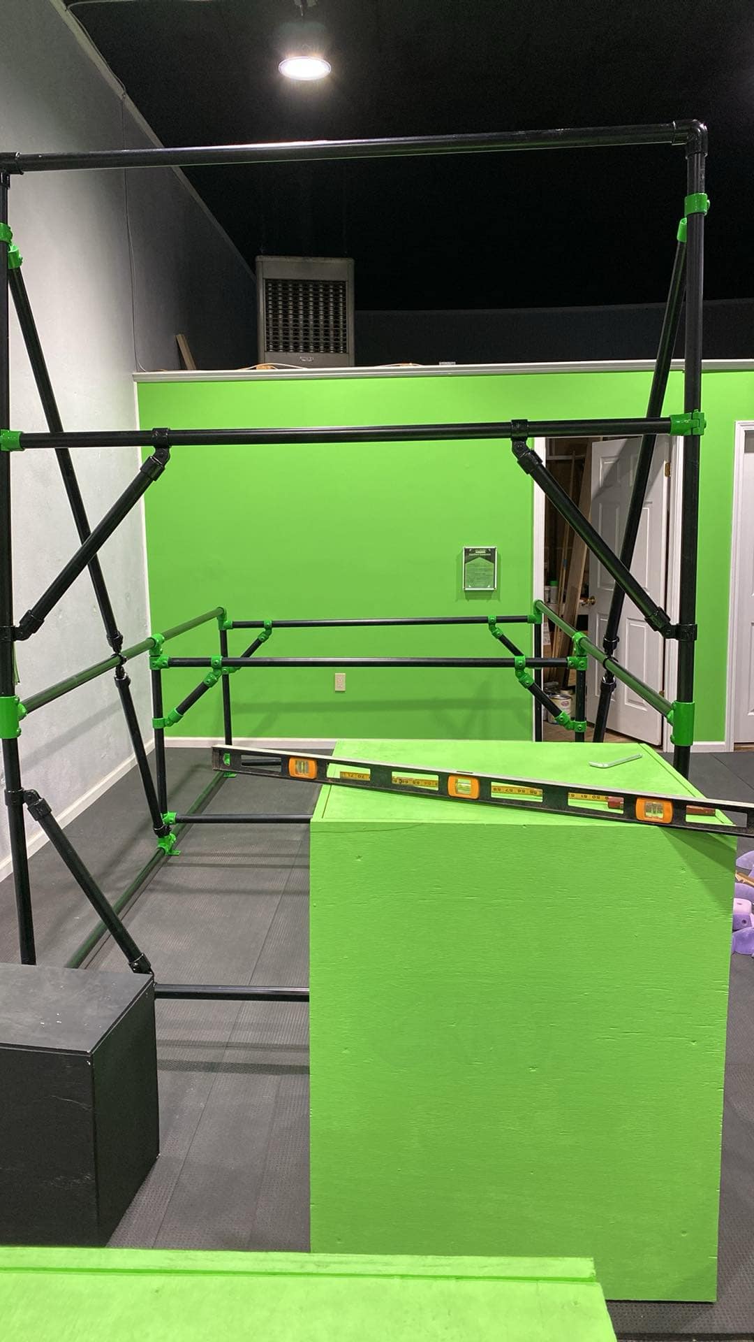 Lache Trainer (5'x10'x8')